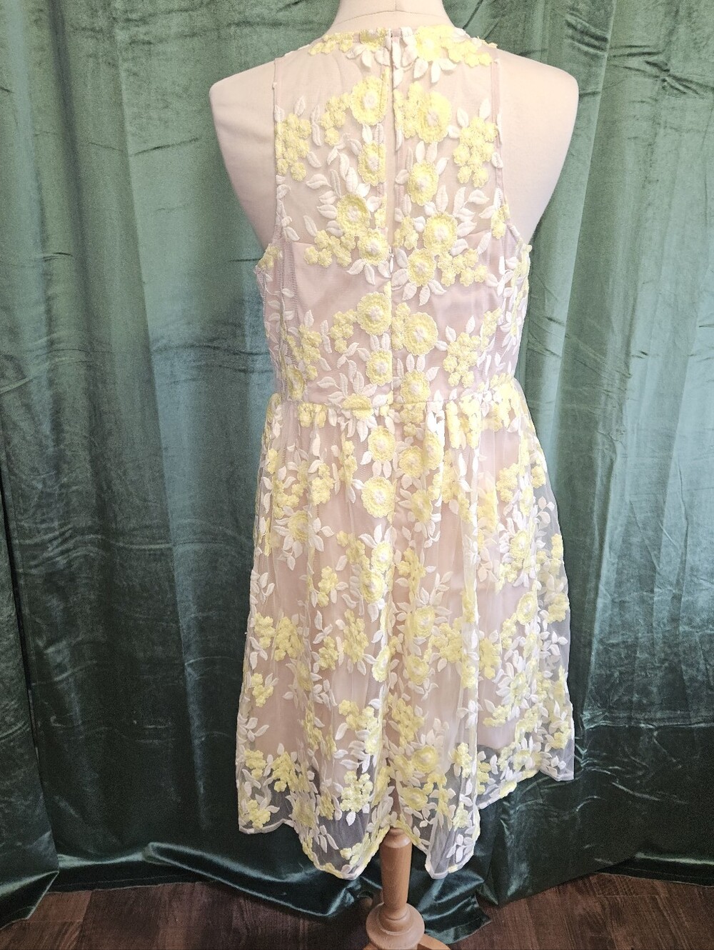 Trina Turk Arroyo Tea Length Lace Dress - Picture 4 of 9